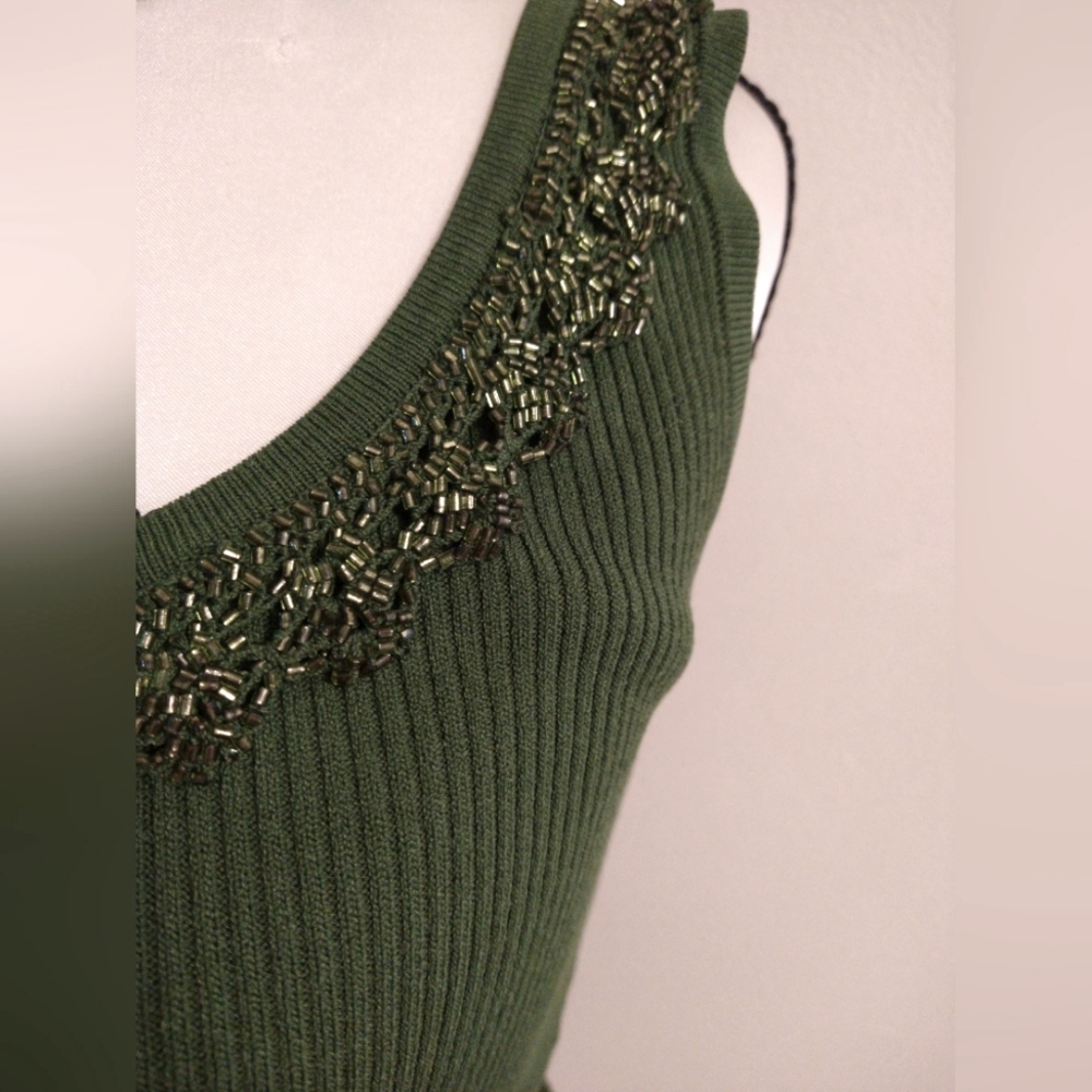 Green tank top - Picture 2 of 4